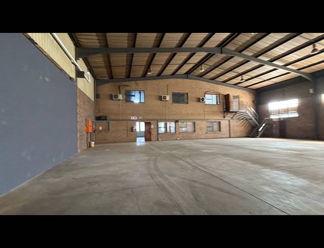 1,840M² WAREHOUSE TO LET IN MEADOWDALE